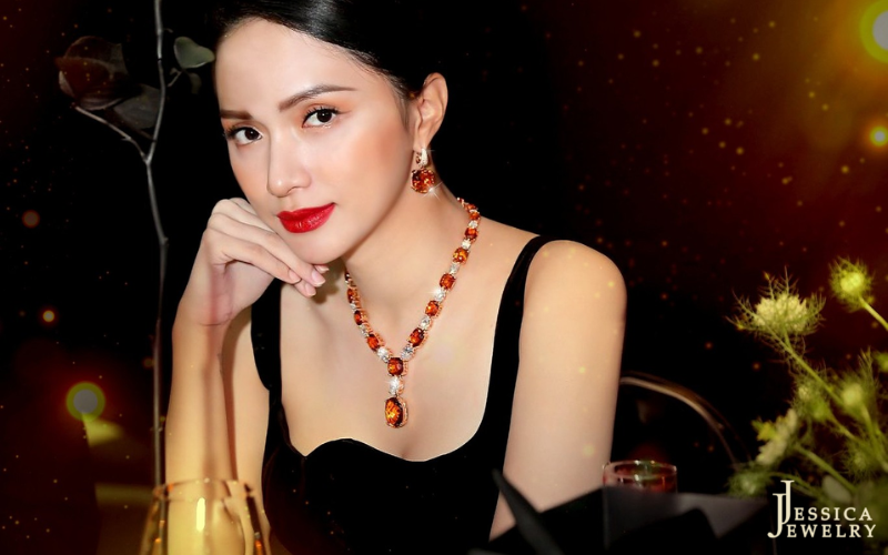 trang sức bản to đính đá quý