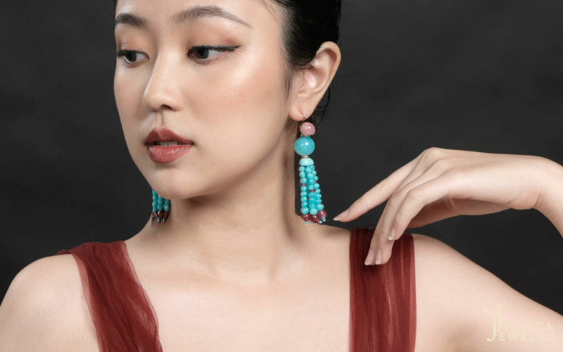 bông tai tòng teng là xu hướng trang sức được ưa chuộng hiện nay